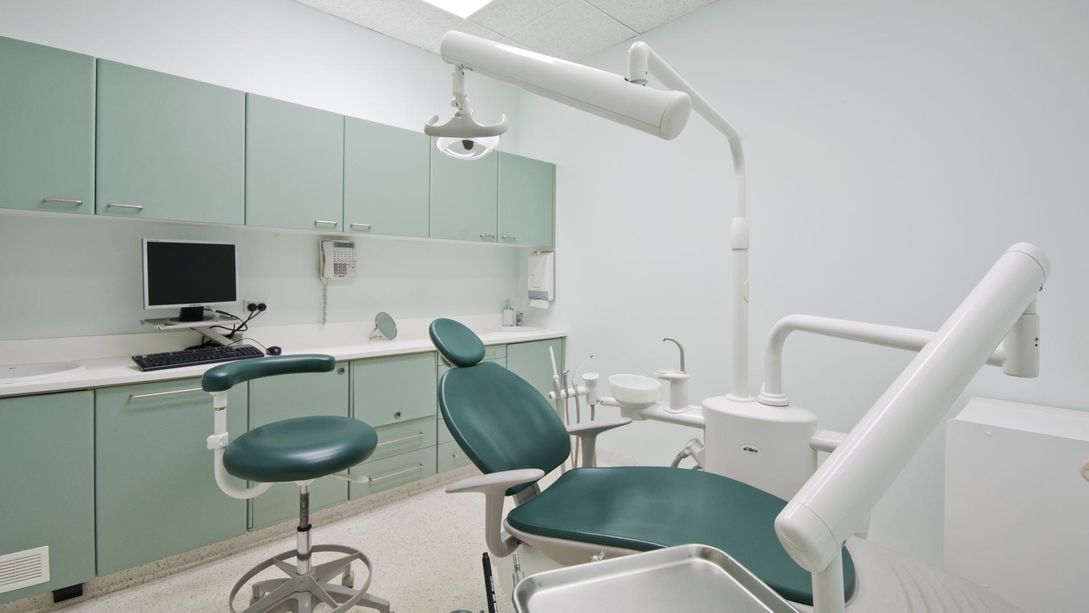 A dentists office ready for a patient to have teeth whitening treatment. 